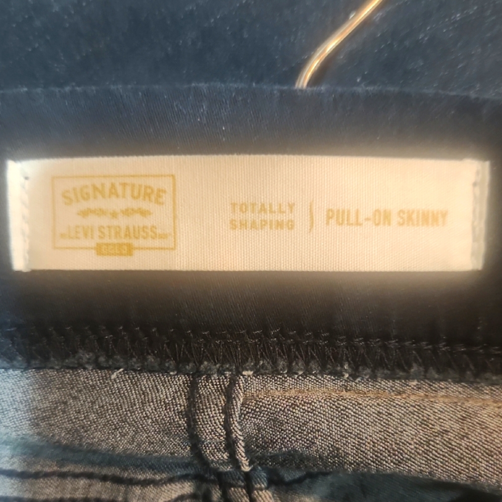 Levi's Black Skinny Jeans Sleek and Stylish